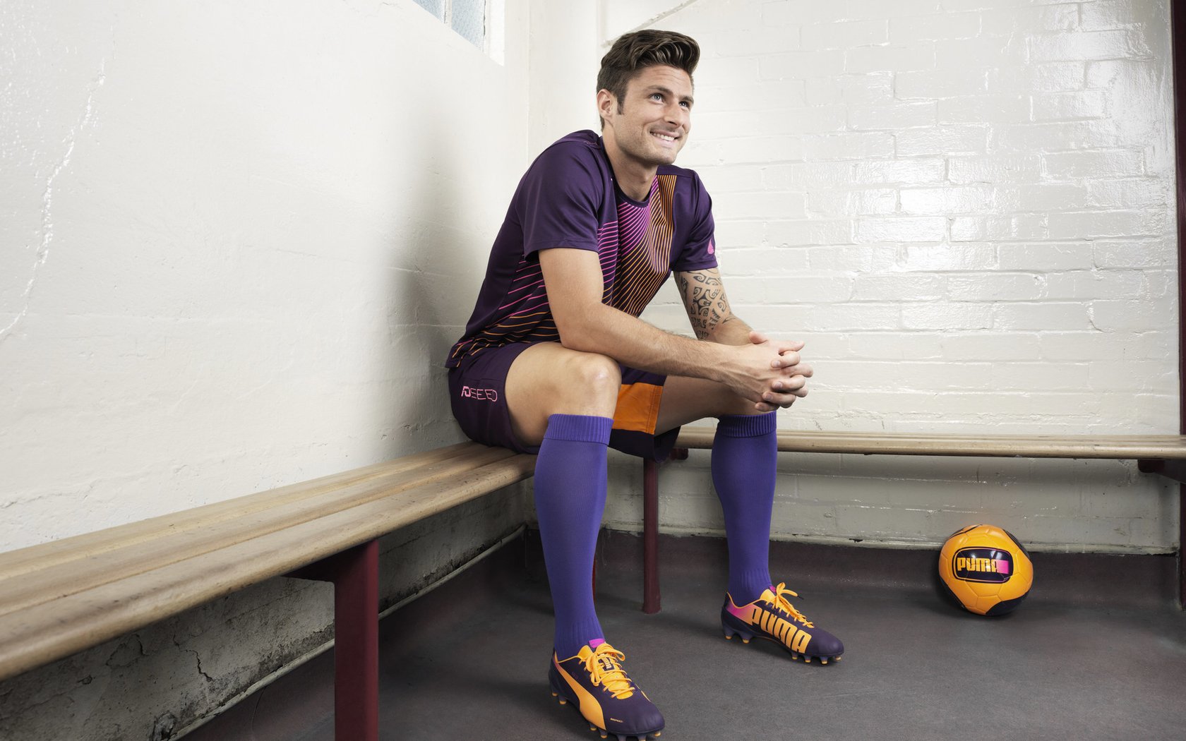 中国足球产业推动“科技创新+体育”模式,打造行业新标杆,振兴中国足球产业的设计方案